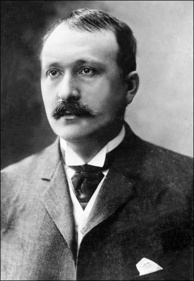 Cet homme politique, socialiste avant 1914, chef du gouvernement lors de la déclaration de guerre en août 1914 et jusqu'en octobre 1915, c'est ... Viviani.