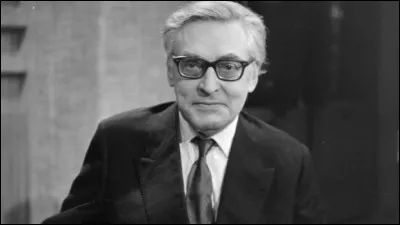 Cet écrivain, poète, auteur de "Pierrot mon ami", "Le Dimanche de la vie", "Zazie dans le métro", se prénomme ...