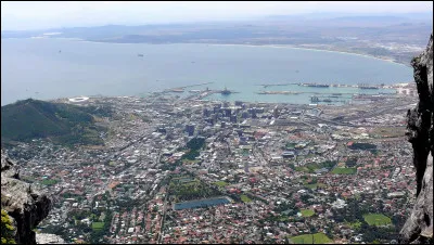 Quelle est cette baie de l'océan Atlantique-Sud formée par le littoral de la ville du Cap en Afrique du Sud ?