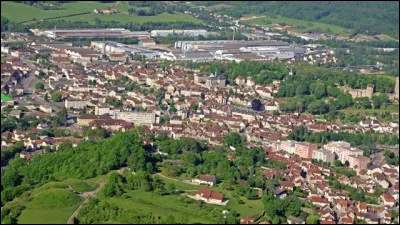 Montbard, petite ville bourguignonne de 5100 habitants, traversée par la Brenne et le canal de Bourgogne, est une sous-préfecture de ...