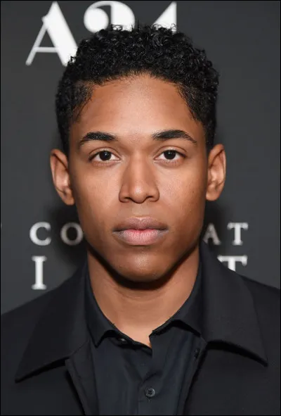 Qui est cet acteur, n&eacute; en 1994, qui a jou&eacute; dans le film "12 Years a slave" et dans "It Comes at night" ?