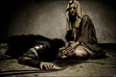 Dans la Bible cette impitoyable tueuse attira le général cananéen Siséra sous sa tante, lui donna du lait pour l'endormir, puis lui enfonça un pieu dans la tête. Qui est-elle ?