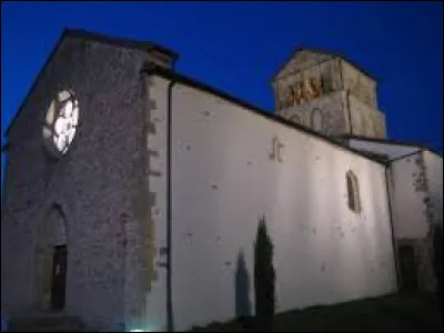 Nous sommes maintenant en Auvergne-Rhône-Alpes, à Aigueperse. Village du Haut-Beaujolais, il se situe dans le département ...