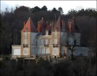 Je vous emmène en Bourgogne-Franche-Comté à la découverte du château de Gouville, à Corcelles-les-Monts. Village de la métropole Dijonnaise, au pied du Mont Afrique, il se situe dans le département ...
