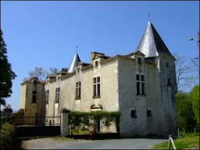 Voici le château du Poiré-sur-Velluire. Ancienne commune Vendéenne, elle se situe en région ...