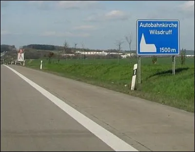 Ouf ! Après ces émotions fortes, rien de tel qu'une petite pause... Que se passe-t-il, à 1 500 m ?