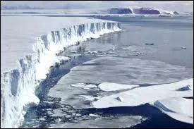 L'Antarctique, cet univers de glace, est le plus froid des continents : Durant l'hiver 1965, on y a enregistr la temprature effroyable de - 94, 5 C.