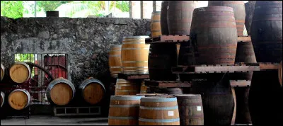 En quatre lettres : indissociable du capitaine Haddock. La voyelle est un ...