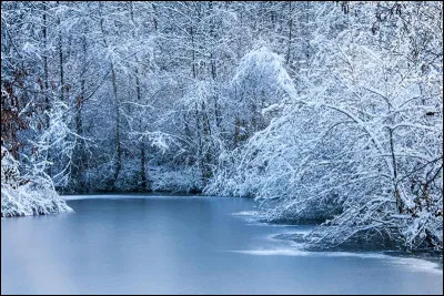 En trois lettres : il peut aussi concerner les prix ou les salaires. La voyelle est un ...