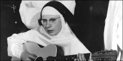 Quel est le titre de la chanson devenue célèbre de Sur Sourire ?