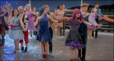 Quel est le malentendu lors du bal sur le bateau dans "Descendants 2" ?