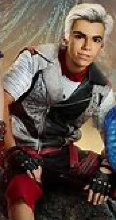 Avec qui sort Carlos dans "Descendants 2" ?