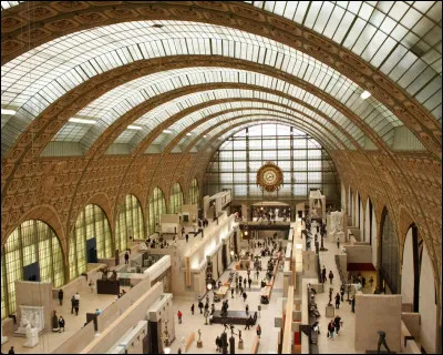 Quel musée conçu par Gae Aulenti, est inauguré en 1986 dans une ancienne gare parisienne ?