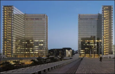 En 1995, quel architecte bâtit la bibliothèque du site François Mitterrand, à Paris ?