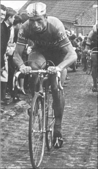Ce cycliste belge, roi des classiques et deux fois champion du monde en 1960 et 1961, c'est ... Van Looy.