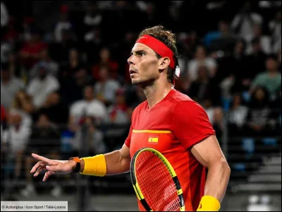 Ce joueur de tennis espagnol a remporté, depuis 2005, dix-neuf tournois du Grand Chelem dont Roland Garros à douze reprises : il se prénomme ...