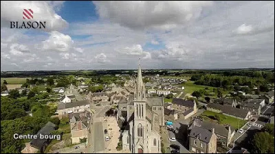 Son blason est rayé de rouge et de blanc (voir haut de la photo), et le collège La Gautrais est construit en ces lieux. Quel est ce village ?