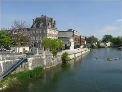 Petit tour &agrave; Jarnac. Ville natale de Fran&ccedil;ois Mitterrand, elle ne se trouve pas ...