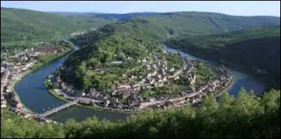 Ville du Grand-Est, dans un m&eacute;andre de la Meuse, Montherm&eacute; se situe ...