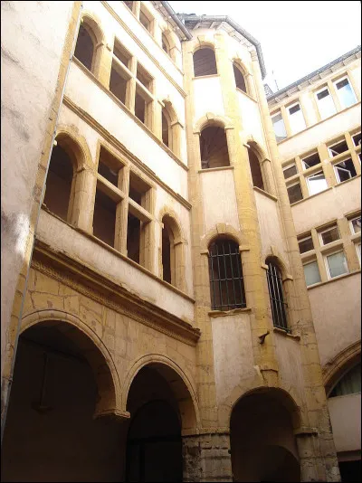 Entrée au Liban, c'est le...