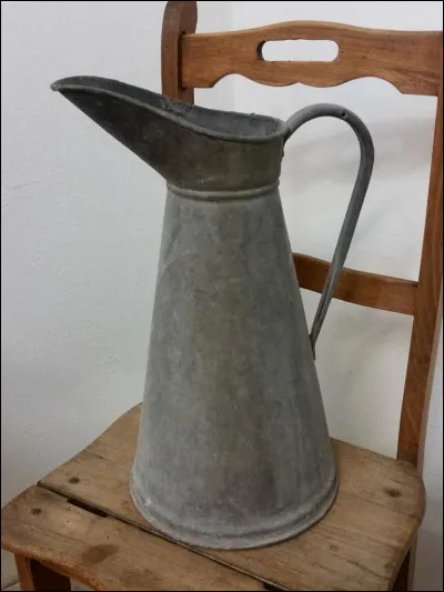 En quatre lettres : d'eau ou de lait. La voyelle est un ...