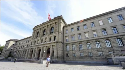 Combien de prix Nobel sont passés par l'EPFZ (École polytechnique fédérale de Zurich) ?