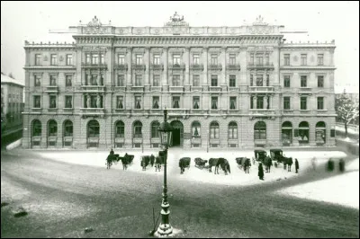 Quelle école a-t-il fondée ?
