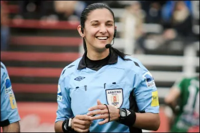 De quel pays est originaire l'arbitre Claudia Umpiérrez ?