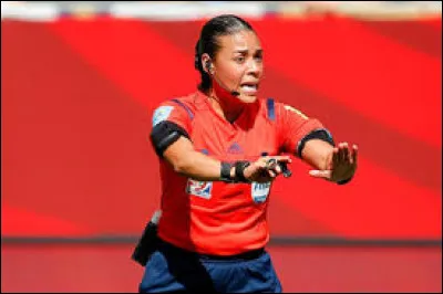 De quel pays est originaire l'arbitre Melissa Borjas ?