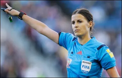 De quel pays est originaire l'arbitre Katalin Kulcsàr ?