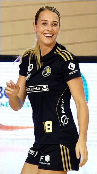 De quel pays est originaire la superbe Lois Abbingh ?