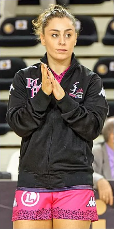 De quel pays est originaire la superbe Marta López Herrero ?