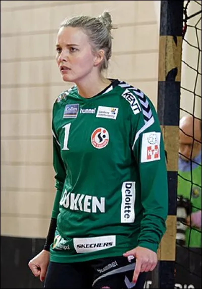 De quel pays est originaire la superbe Sandra Toft ?