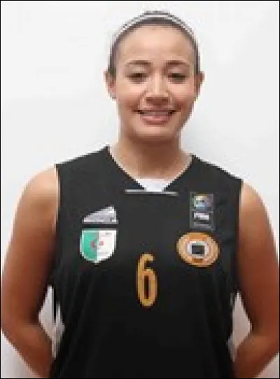 De quel pays est originaire la jolie Ikbal Chenaf ?