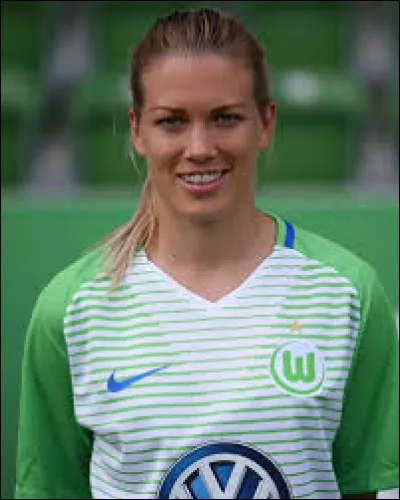 De quel pays est originaire la charmante Lara Dickenmann ?