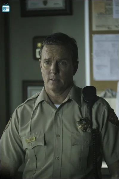 Le père de Stiles est le shériff...