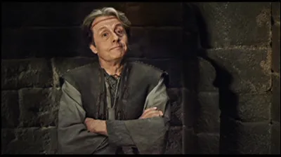 De quoi le maître d'armes a-t-il honte, et se vexe rapidement sur ce sujet ?