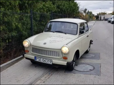 Savez-vous en quoi est faite la carrosserie de la Trabant 601, voiture emblématique de l'ex-RDA ?