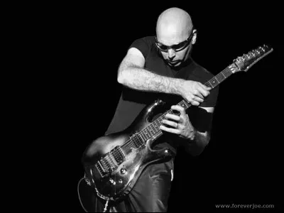Joe Satriani, guitariste des &Eacute;tats-Unis est ...