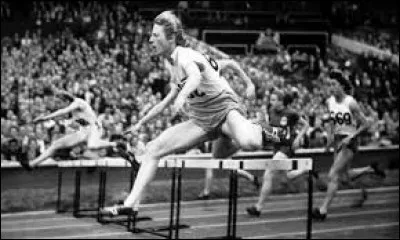 1948 : Quel est le surnom de Fanny Blankers Koen m&eacute;daill&eacute;e d'or au 100 m, 200m, 80 m haies et 4 fois 100m ?