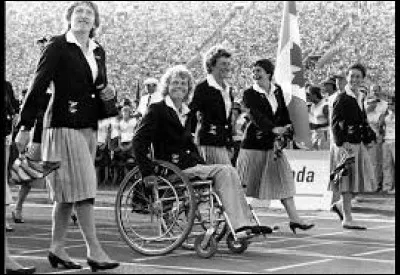 1984 : Dans quelle discipline Neroli Fairhall 1er athl&egrave;te parapl&eacute;gique concoure-t-elle ?