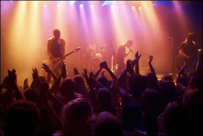 Vous et la foule ça finit comment ?