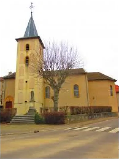 Sur cette image, vous avez l'église Saint-Martin de Cuvry. Commune de la métropole Messine, elle se trouve dans le département ...