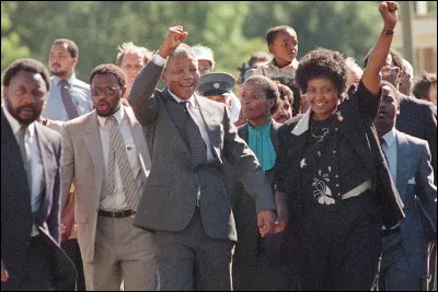 Le 11 février Nelson Mandela est libéré après 27 ans d'emprisonnement. C'est un jour symbole pour la fin de l'apartheid en Afrique du Sud. C'était il y a ...