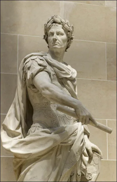 Quel est le patronyme complet de Jules César ?