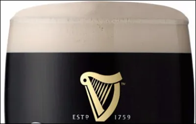 Quel est le nom de cette bière irlandaise noire coiffée d'une mousse blanche ?