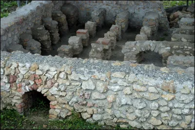 L'hypocauste [qu'est-ce donc ?] de Flavia Solva se trouve à deux pas de Wagna où habite mon copain Heimo : cette province romaine (Norique) fut peuplée originairement de .... Dans quel pays actuel ?
