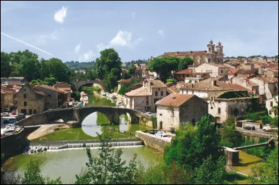 Nérac, 6800 habitants, traversée par la Baïse dans le pays d'Albret, est une sous-préfecture ...