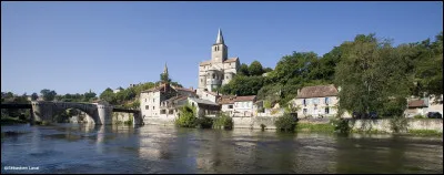 Montmorillon, petite ville de 6000 habitants traversée par la Gartempe, est une sous-préfecture de ...
