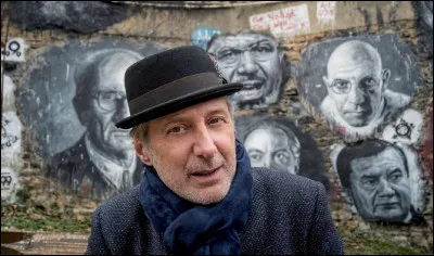 Qui présente l'émission télé ''La Gaule d'Antoine'' sur Canal+ ?